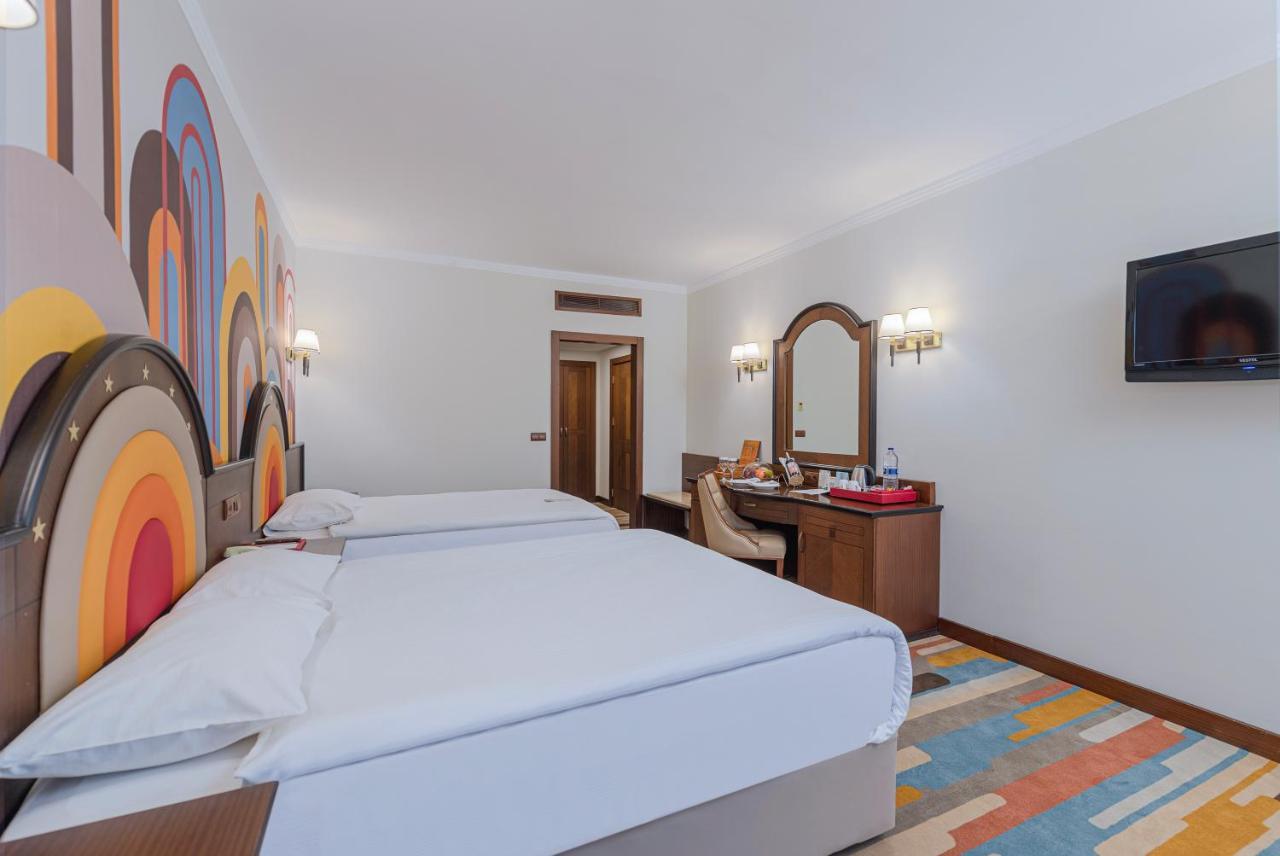 Megasaray Westbeach Анталія Екстер'єр фото A room at the hotel
