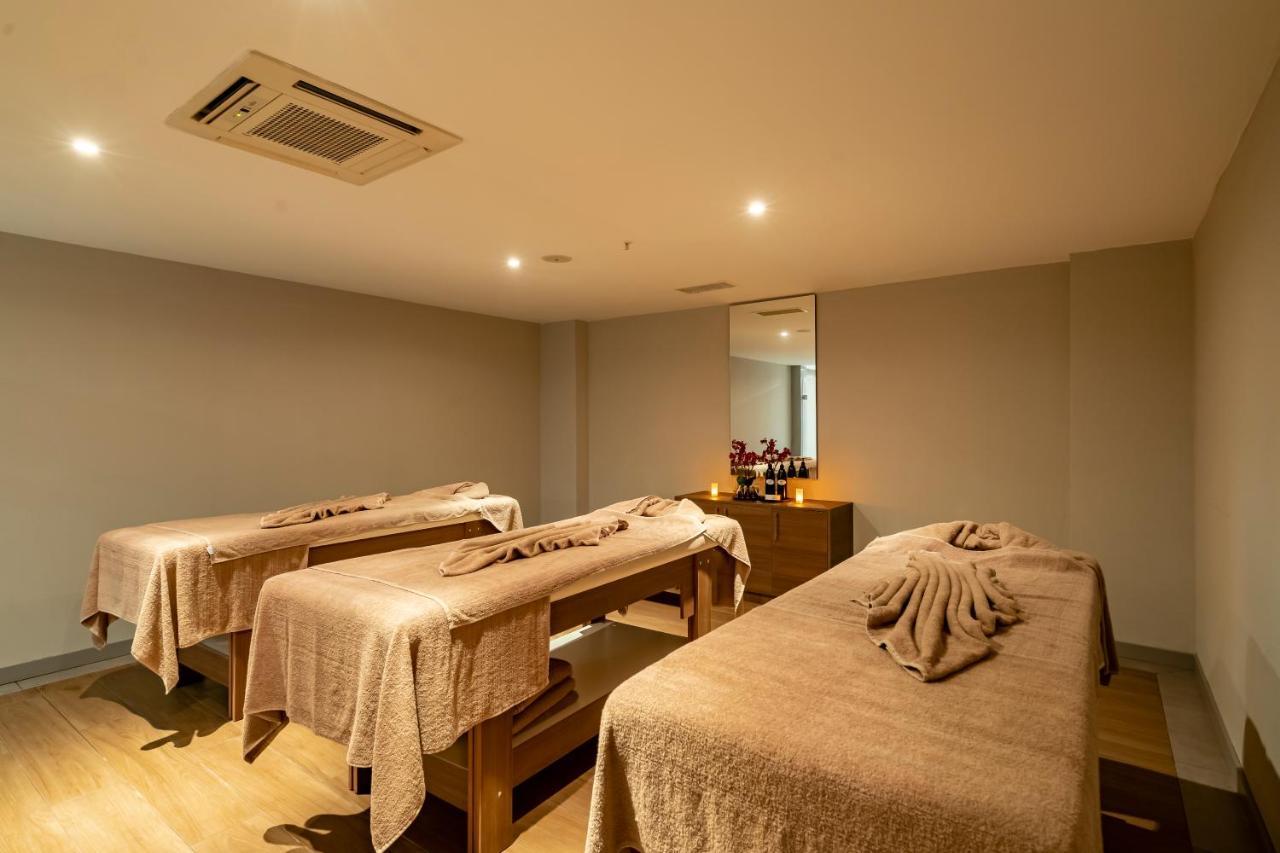 Megasaray Westbeach Анталія Екстер'єр фото Massage beds