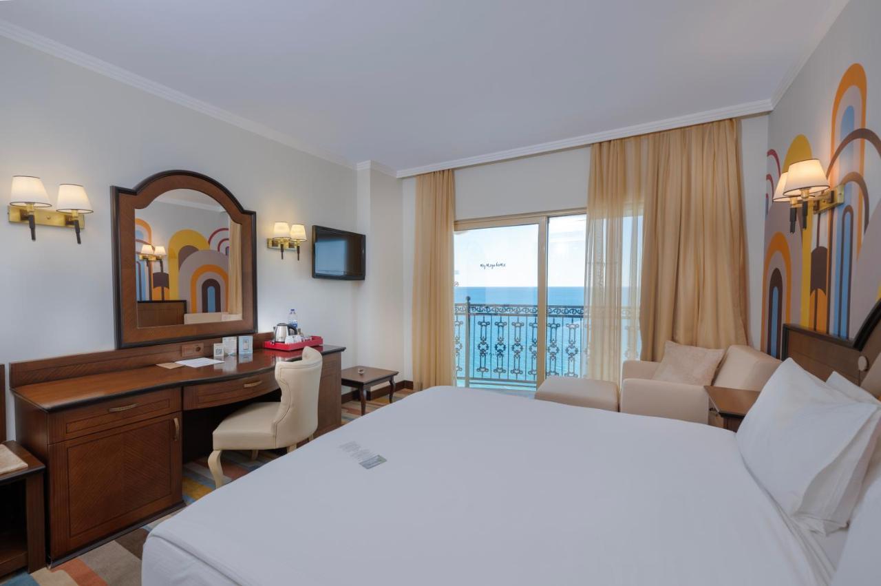 Megasaray Westbeach Анталія Екстер'єр фото A room at the hotel