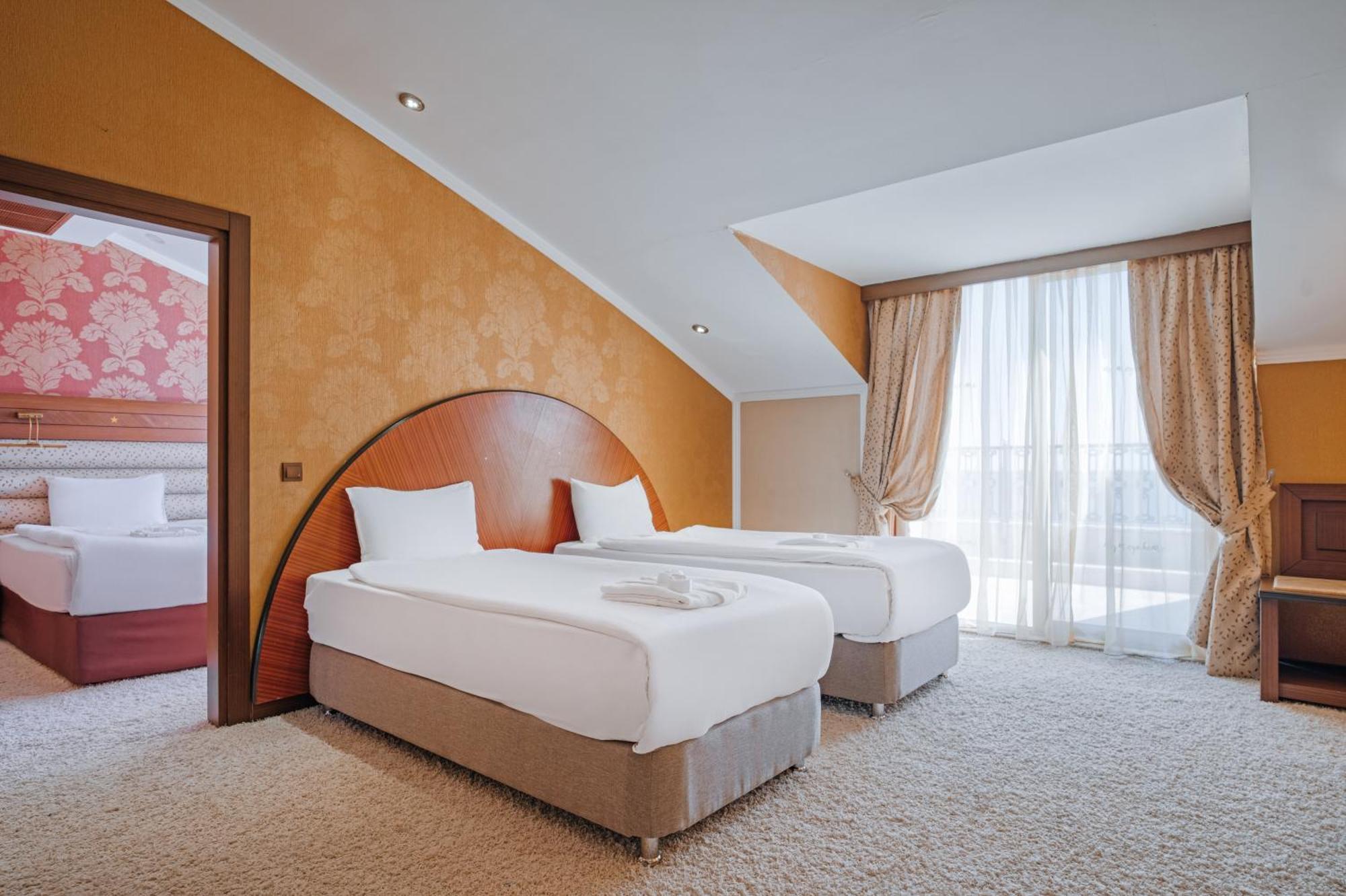 Megasaray Westbeach Анталія Екстер'єр фото A room at the hotel